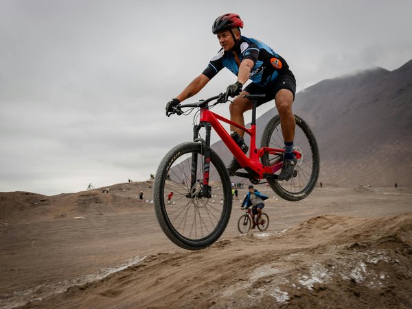 Comment les clubs de football peuvent-ils promouvoir l'égalité des sexes au sein de leurs structures ?